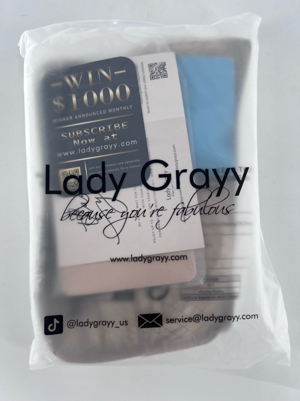 Lady Grayy "Bombshell" Blonde Wavy Synthetic Wig with Bangs – NWT